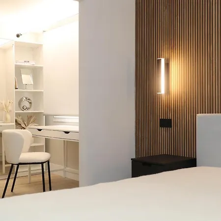 Terme House Renovated 2br Townhouse With Terrace, Historic Centre オルビア
