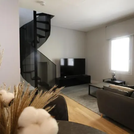 Terme House Renovated 2br Townhouse With Terrace, Historic Centre アパート オルビア