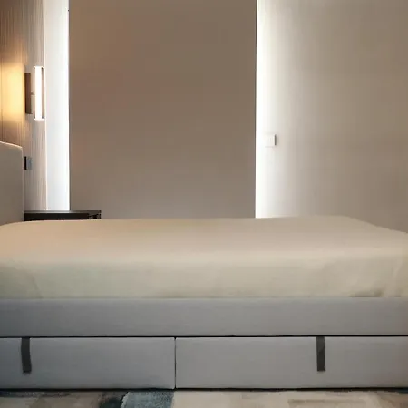 Terme House Renovated 2br Townhouse With Terrace, Historic Centre アパート
