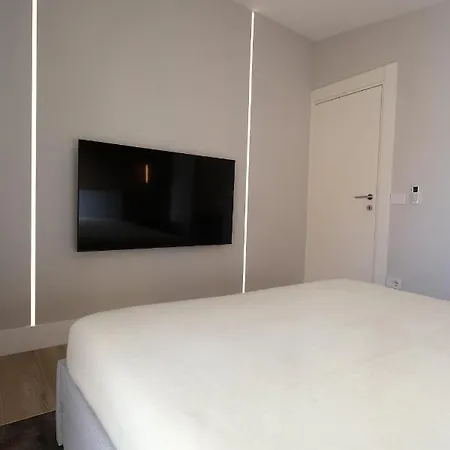 Terme House Renovated 2br Townhouse With Terrace, Historic Centre アパート