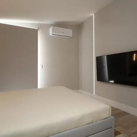 Terme House Renovated 2br Townhouse With Terrace, Historic Centre オルビア