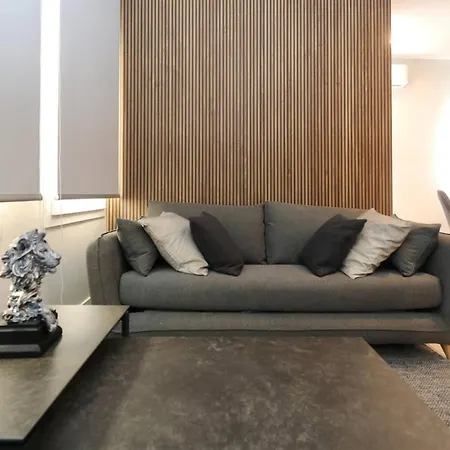 Terme House Renovated 2br Townhouse With Terrace, Historic Centre アパート *