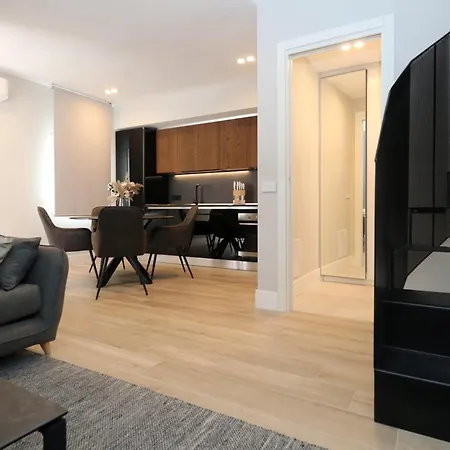 Terme House Renovated 2br Townhouse With Terrace, Historic Centre オルビア