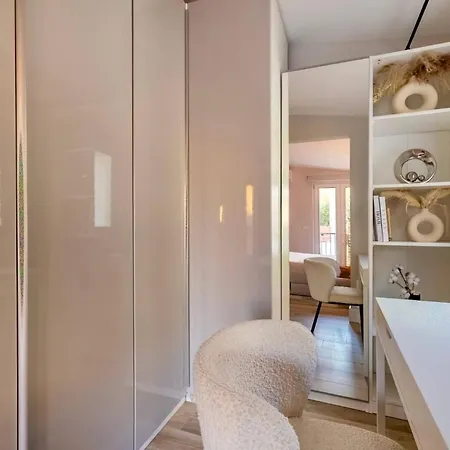 Terme House Renovated 2br Townhouse With Terrace, Historic Centre アパート *