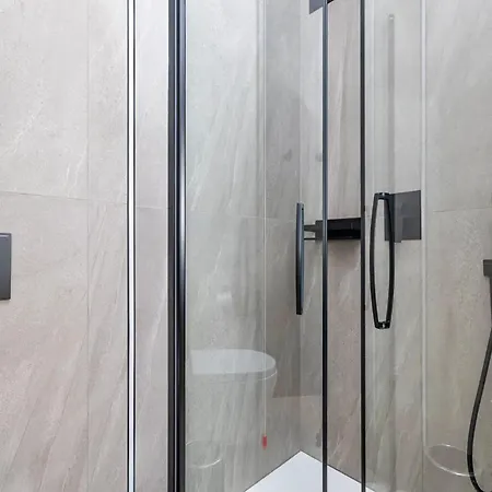 Terme House Renovated 2br Townhouse With Terrace, Historic Centre アパート オルビア