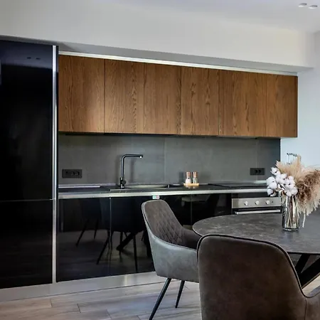 Terme House Renovated 2br Townhouse With Terrace, Historic Centre オルビア
