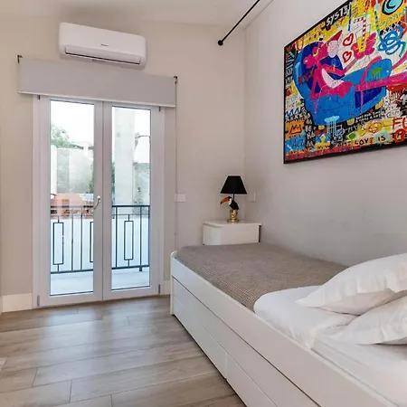 Terme House Renovated 2br Townhouse With Terrace, Historic Centre アパート *