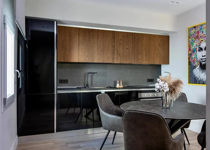Luxurious Big Town House - Large Terrace - Historical Centre - High Quality - Fully Equipped - Renovated 奧爾比亞