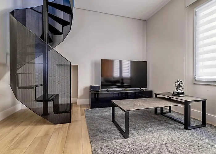 Luxurious Big Town House - Large Terrace - Historical Centre - High Quality - Fully Equipped - Renovated 奧爾比亞